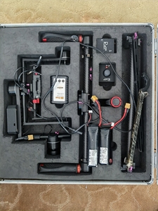 艾客森三轴稳定器，可以挂载单反，BMCC等摄影机…送三块电池