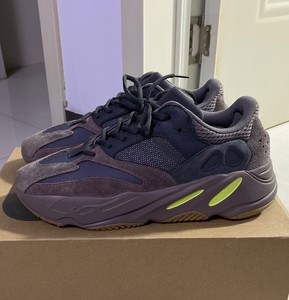 过鉴定正品椰子yeezy700黑褐色黑紫黑棕火山灰晶洞