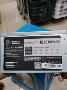大水牛船长rm400二手电源,额定功率是200w,主板供电是