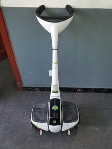 新世纪irobot la系列双轮平衡车,成色如图, 实物图拍