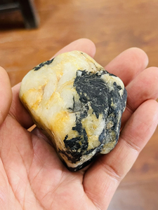 粉丝福利# 特价放漏泰山大汶河水冲墨石～鹿回头,材质为石英