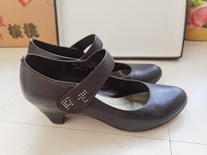 双凤皮鞋浅口皮带真皮女低跟鞋高跟鞋,闲置低价出,39