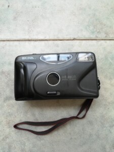 skina相机奇能aw-220傻瓜胶卷相机.