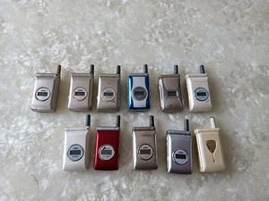 波导s2000手机,没有电池充电器,不知道好坏,单出30一个