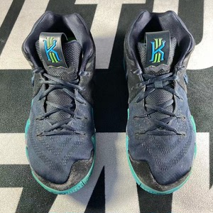 欧文4 黑曜石 配色也是非常好看 基本全新 鞋底轻微磨损 拿