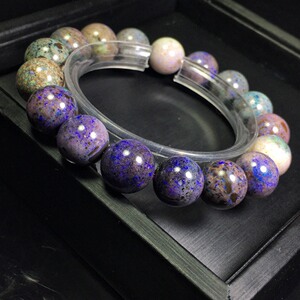 天然炫彩黑欧泊单圈手链,规格:12毫米左右,重:38克,欧泊