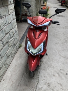 诚心出手一台72v阳光奇蕾电动车,整体外观比较良好,除了前面