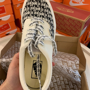 0041人付款淘宝白万斯fog联名鞋女黑白字母拼色情侣帆布鞋半印字母