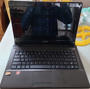 华硕笔记本电脑k42d,开机没有反应,零件齐全,配件有充电器