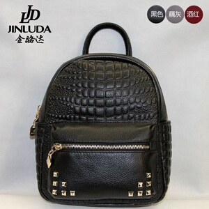 金路达品牌,新款,牛皮女包铆钉双肩包休闲背包ol小书包,用过
