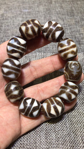 非常稀有的西藏老天珠虎牙马牙老天珠手链手串xdhkt.hrp