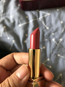 雅诗兰黛口红410全新简装,套装里拆出.温柔的豆沙橘色.85