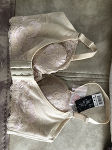 夏娃之秀魔力挺塑形塑身衣全新无包装,一次没穿过,85b,闲置