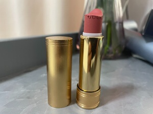 000人付款淘宝cucci口红,试用过两次,颜色不适合