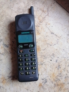 西门子s4经典老手机抽拉天线怀旧收藏.有喜欢的朋友买去收藏.