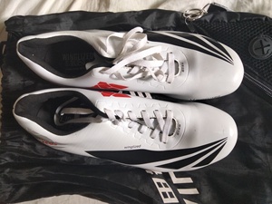 李宁天赐之翼钉鞋,买来体考穿过一次,37.5码,有起钉器,跑