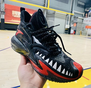 篮球鞋毒液5安踏