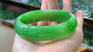 和田玉乌兰海苹果绿