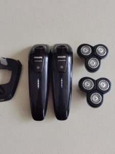 飞利浦rq1250型3刀头电动剃须刀