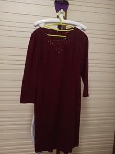 朗姿朗姿俪雅连衣裙。66码酒红色全新的。九分袖。全毛的。去年