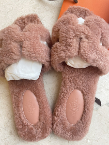 爱马仕全新泰迪粉色拖鞋,配货正品,36码,上脚显白舒适,送礼