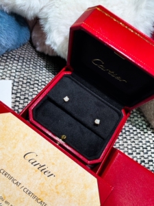 cartier卡地亚一粒钻经典钻石耳钉,单颗0.24ct,每