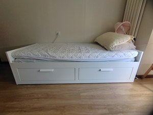宜家百灵坐卧抽屉床沙发床,去年八月购入,极少使用,送两床垫宜