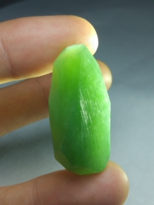 俄罗斯碧玉鸭蛋青原石