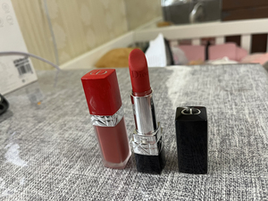 dior唇釉808金属豆沙色   用了三次左右