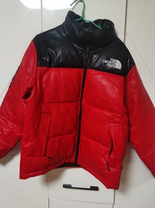 北面羽绒服  pu材质