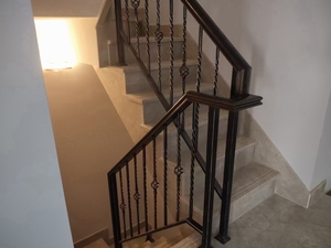 铁艺立柱楼梯扶手栏杆铁艺围栏楼梯护栏实木楼梯 家用烤漆飘窗围