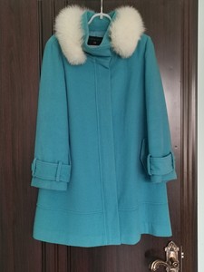 华人杰羊毛大衣，狐狸毛领可以拆卸，八成新，商场专柜购入价16