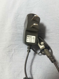 浦诺菲蓝牙耳机充电器 输入110v-240v 50-60hz