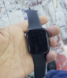 苹果手表s5买来没怎么带过,屏幕无划痕.电池94配原装充电器