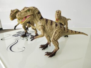 喜帝恐龙玩具关节可动异特龙玩具模型瑕疵品处理恐龙肚子有裂缝大