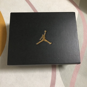 aj1 low se小摩卡 原装鞋盒,品相完好,无瑕疵,有意