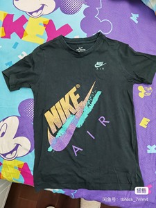 NikeT恤 L码，适合140-155的男孩，购于耐克官网。