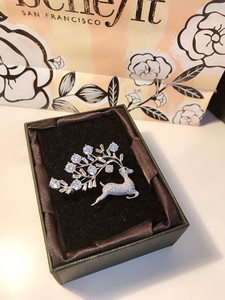 阿吉豆萱子兰诺胸针,胸花阿吉豆兰诺胸针配饰,都是专柜买的,当