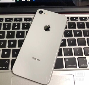 iphone8   稀有白色 性价比高,苹果8指纹灵敏 闲置