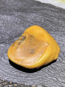 放漏了,油坨子沙漠漆,新疆本地就沙漠漆!鸡油黄,带螺旋纹!油