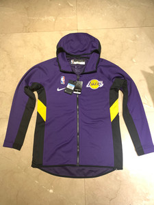湖人队nike出场服