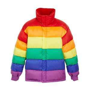 巴宝莉彩虹羽绒服