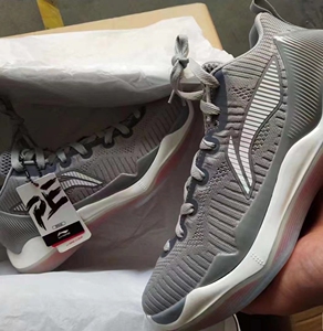 灰色驭帅11低帮low赞助版驭帅13低帮球员版专业队比赛鞋