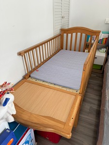 乐奇宝贝全实木婴儿床，可延展至1.2米长。0-6岁可用。产品