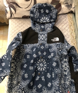 出全新 supreme蓝腰果花最高版本!北面腰果花冲锋衣,小