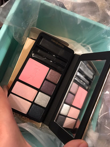 000人付款淘宝圣罗兰ysl圣诞限定眼影盘six tomboy波