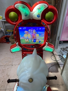 乐摇摇高配摇摇车,功能正常整体发光的.带mp5大屏幕,成色如