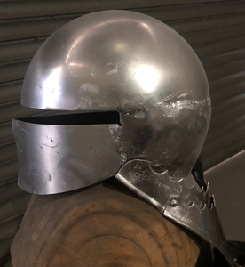 板甲头盔