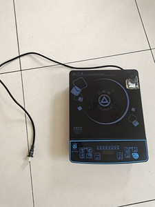 三角牌电磁炉,插头有点瑕疵,不影响使用.