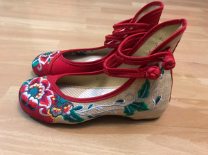 泰瑞合老北京刺绣布鞋女鞋子是全新全新全新的，36码，做工精美
